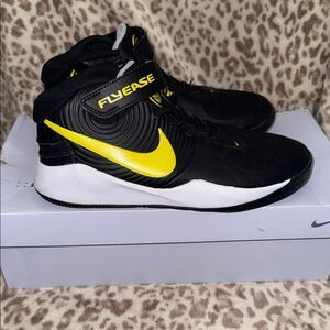 Nike Black & Yellow FlyEase Mid-Top Trainers